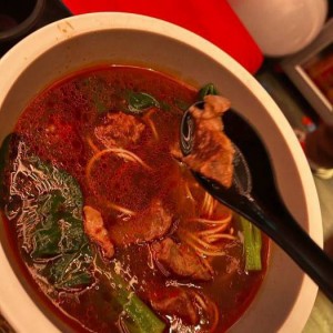 浙江杭州ktv高消费（杭州高端娱乐新体验：浙江高消费KTV风情）