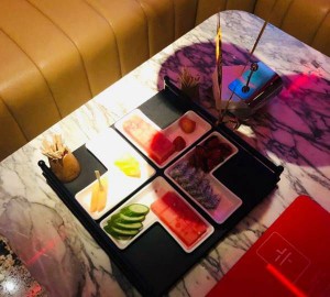 酒吧里推销酒销售话术（酒肆中提升顾客体验与促成的艺术：巧妙话术与氛围营造）