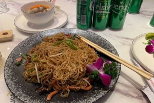 杭州盛世豪门KTV：揭秘豪华包厢与高额小费背后的娱乐文化