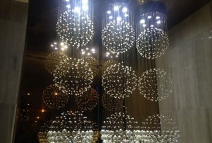 杭州西湖白天好玩还是晚上好玩（西湖：昼夜景致，别样风情）