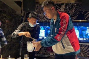 卖酒销售技巧文案短句子（创新酒水销售话术：精炼策略，触动顾客心弦）